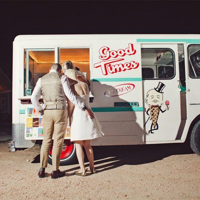 Hochzeit - Late Night Ice Cream Truck Drive-By