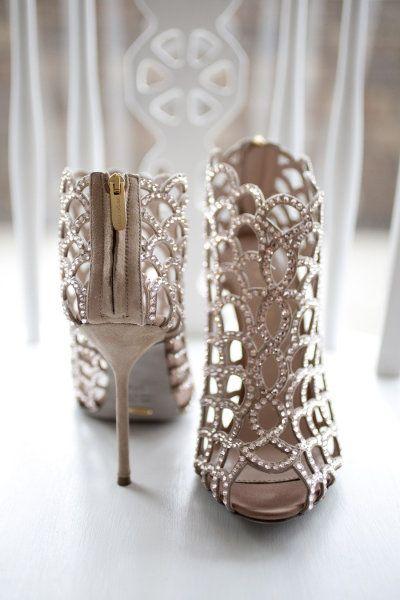 زفاف - نجاح باهر - أحذية مذهلة!