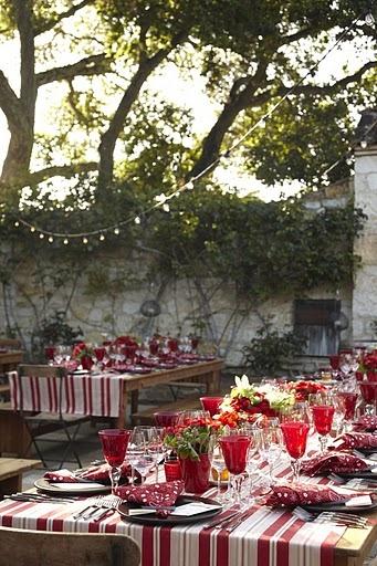 Wedding - Love The Red And White Tablecloths 