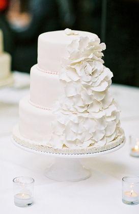 زفاف - كعكة الزفاف: بتلات غير المتكافئة