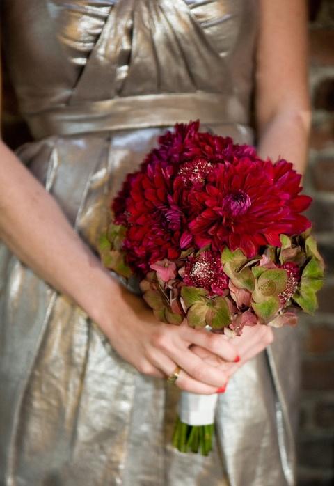 Mariage - Robe de demoiselle d'honneur d'or et les fleurs