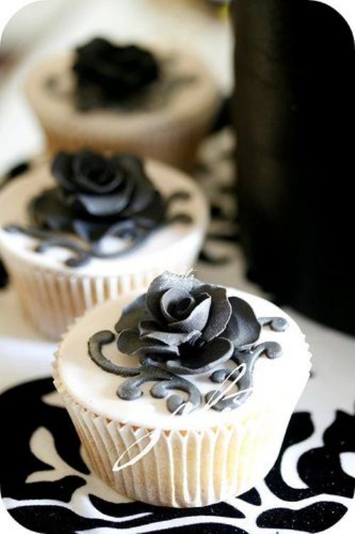 Hochzeit - Black Rose Cupcakes