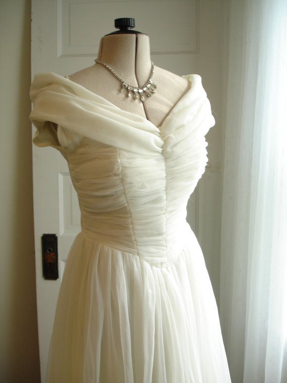 Wedding - Mid Century 1950 Rockabilly/Mad Men Style Soft Tulle Netting Full Skirt Wedding Dress