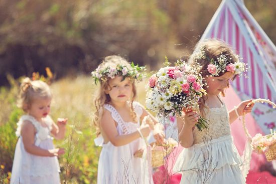 Hochzeit - Tipis & Sweetpeas Flower Girl