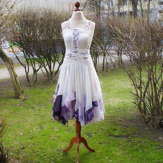 Hochzeit - Alternative Hochzeitskleid Mori Mädchen Romantische Tattered Elfenbein Flieder Violett Upcycled Frau Kleidung Funky Style Shabby