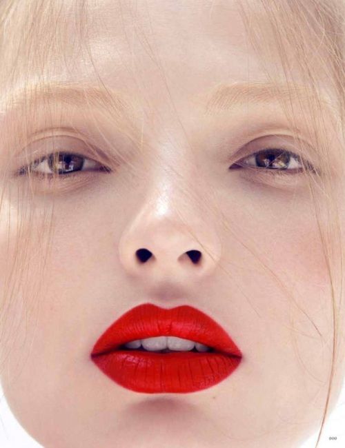 Mariage - Matte Red Lips & Non Eyemakeup
