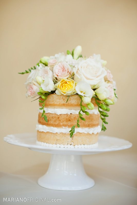 Hochzeit - Naked Kuchen mit Blumen-Topper
