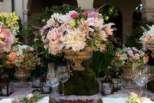 Hochzeit - Floral Serving Via Marianne Lozano