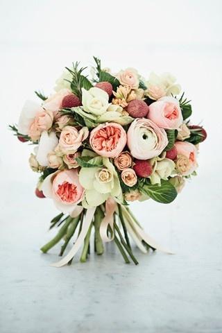 Hochzeit - Blühende Obst Blumenstrauß; Wedding Bouquet Idee (BridesMagazine.co.uk)