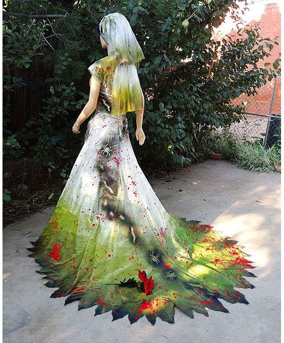 Hochzeit - Zombie-Braut Couture Verkrustete mit Insekten, Blut, Schmutz und Friedhof