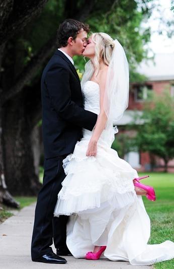 Mariage - Chaussures de mariage rose chaud. Soooo cute!