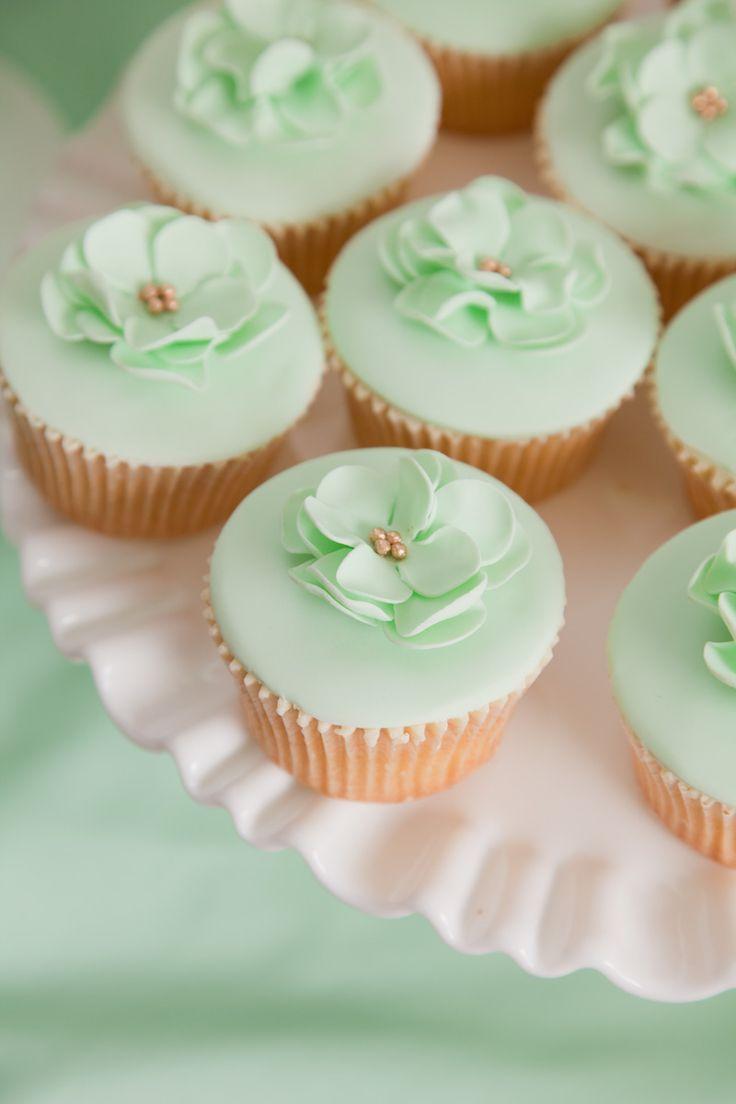 Hochzeit - Mint Blumen Cupcakes