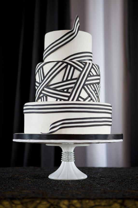 Mariage - Noir et blanc rayé de ruban photo de gâteau