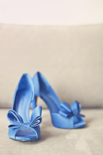 زفاف - شيء أزرق أحذية الزفاف.