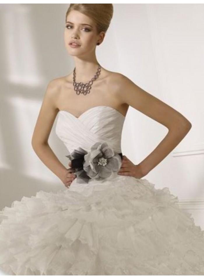 Hochzeit - Ball Gown Sweetheart Flower Belt Slim Brush Train Organza Wedding Dresses WE4469