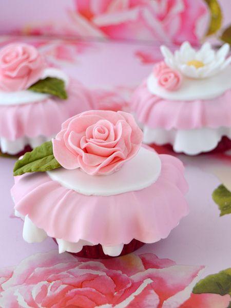 Hochzeit - Rose Cupcake