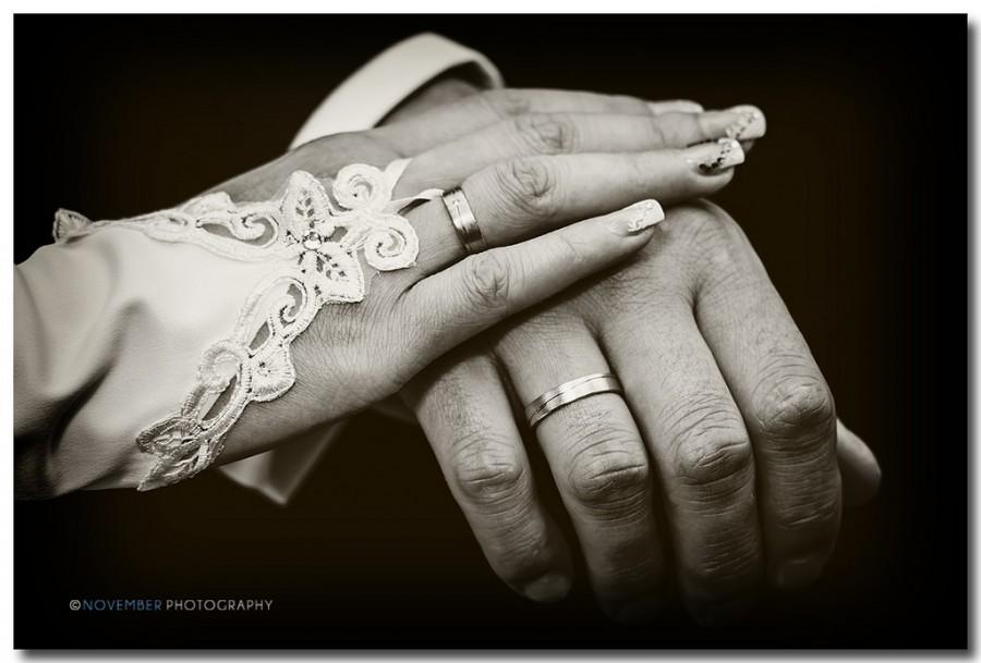 Hochzeit - Hände mit Ringen