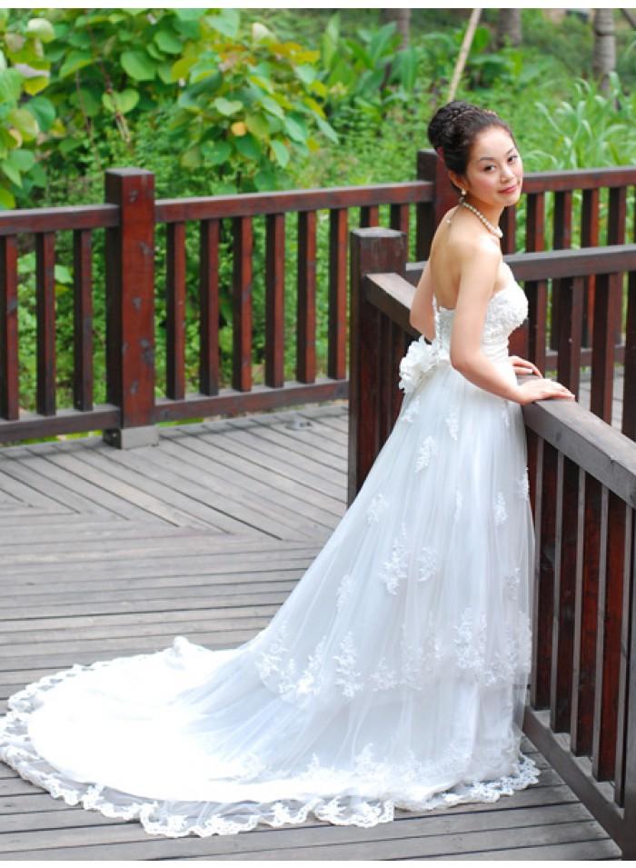 Свадьба - A-line Strapless Lace-up Sleeveless Applique/Flower Cathedral Train Luxurious Natural Lace Wedding Dresses WE2687
