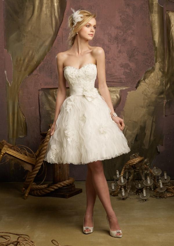 Hochzeit - Crystal Beaded Lace On Ruffled Organza Wedding Dresses(HM0272)