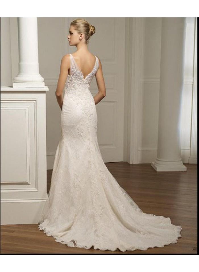 Mariage - Spaghetti Strap Appliques/Lace Column/Sheath Chapel Train Luxurious Natural Lace Wedding Dresses WE2654