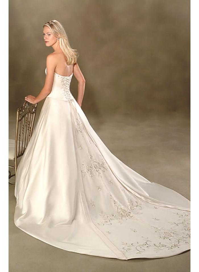 Свадьба - A-line Sweetheart Strapless Embroidery Empire Sweep-train Floor-length Wedding Dresses WE1631