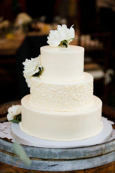 Pastel de bodas completamente blanco 1