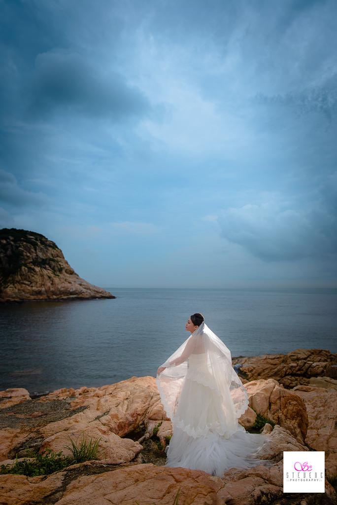 Wedding - Bride & The Sea