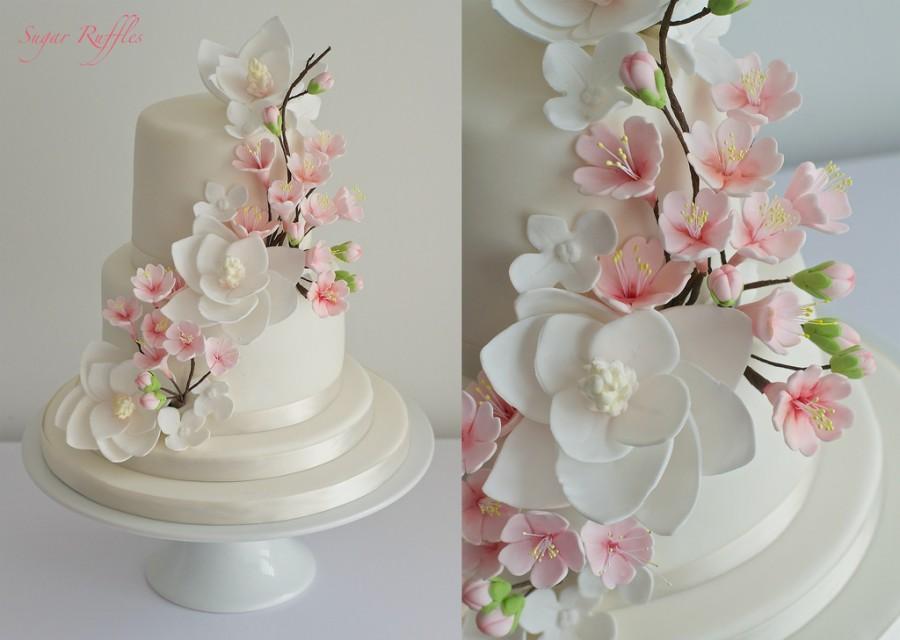 Mariage - Gâteau de mariage de fleurs de cerisier et de magnolia Cascade