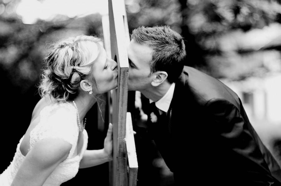 زفاف - قبلة.