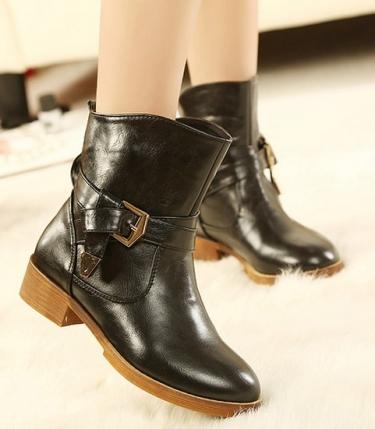 Свадьба - Korean Style Metal Embellished Thick Heel Short Boot Black BT0598