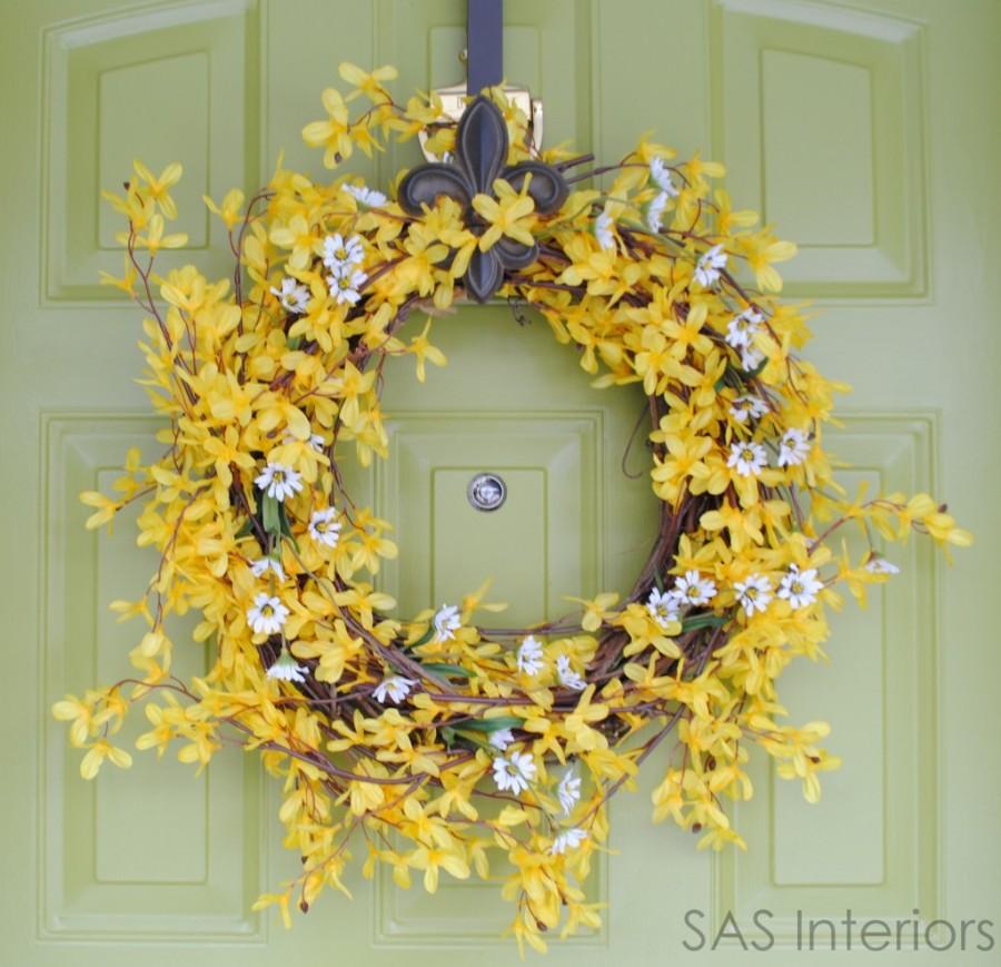 Mariage - forsythia & daisy wreath