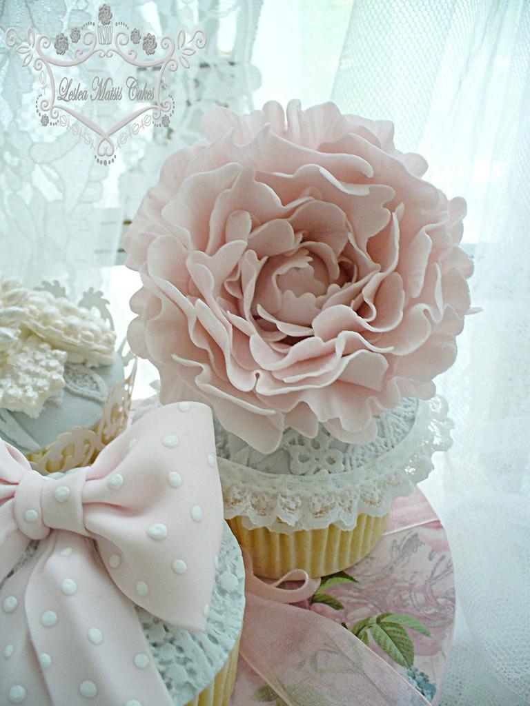 Hochzeit - Peony Cupcake