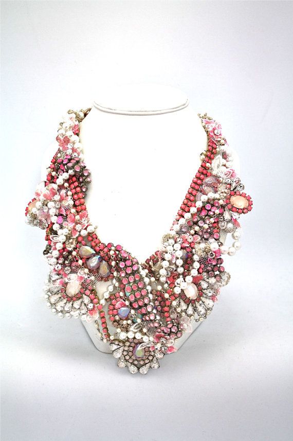 Hochzeit - Doloris Petunia One Of A Kind Halskette (Hand gefärbt mit Spitze Trim Von Braut Großmutter Dress) - Ausverkauft