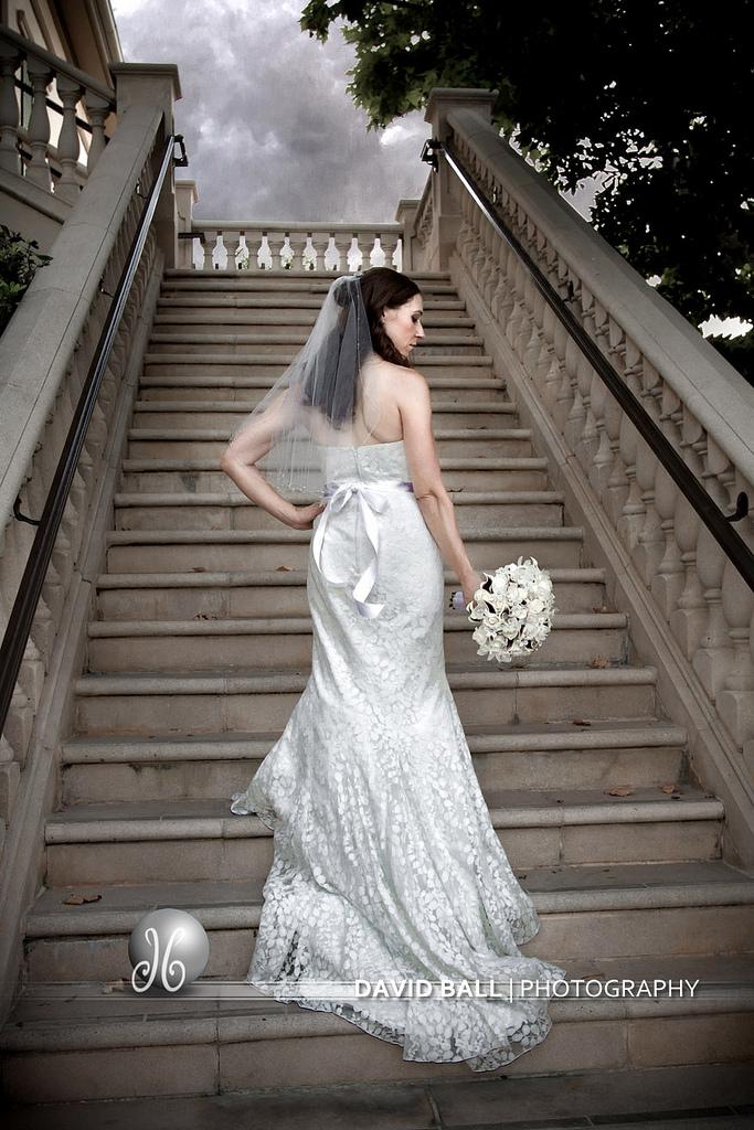 Hochzeit - Braut auf der Treppe {}