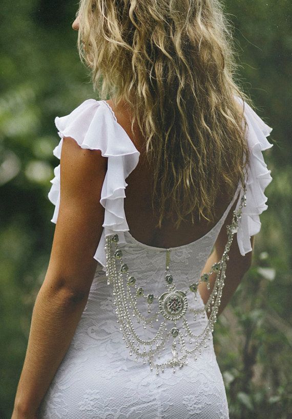 Свадьба - Поразительно Низкий Назад Свадебное Платье С Воланами На Рукавах И Облегающие Кружева Тело Идеально Подходит Для Свадьба На Пляж