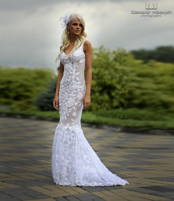 Hochzeit - Spitze lange Brautkleid mit Puddle Zug, Tüll Hochzeitskleid mit handgemachten Verzierungen von Spitze, Perlen und Perlen - Rokso