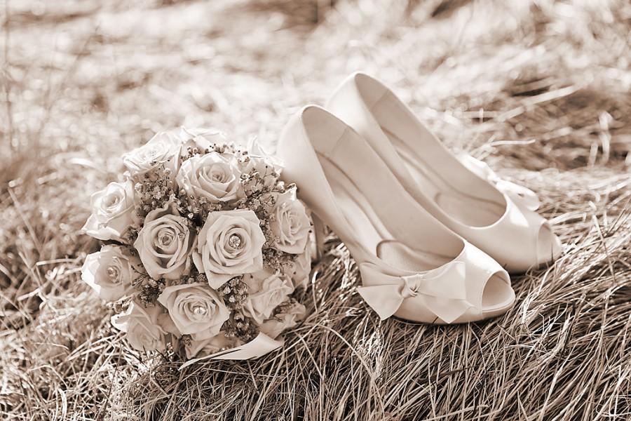 زفاف - الزهور وأحذية