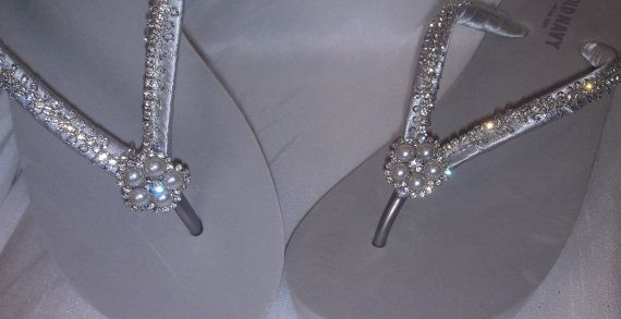 Hochzeit - Hochzeits Sandale mit Keilabsatz / Strand-Hochzeits-/ Ziel-Hochzeit! Lots Of Diamonds And Sparkle