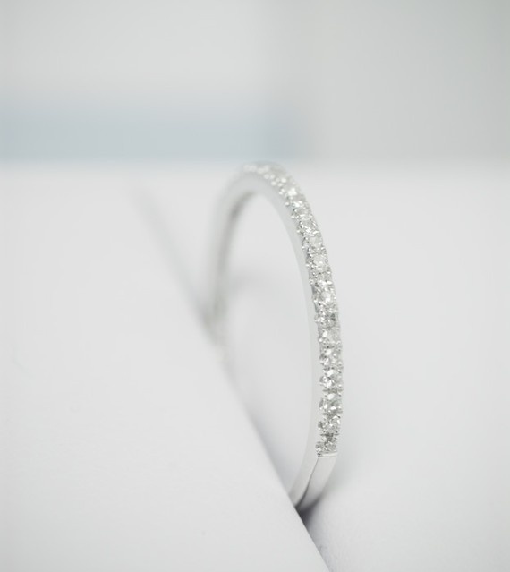 Mariage - Alliance à diamants en or blanc 14K