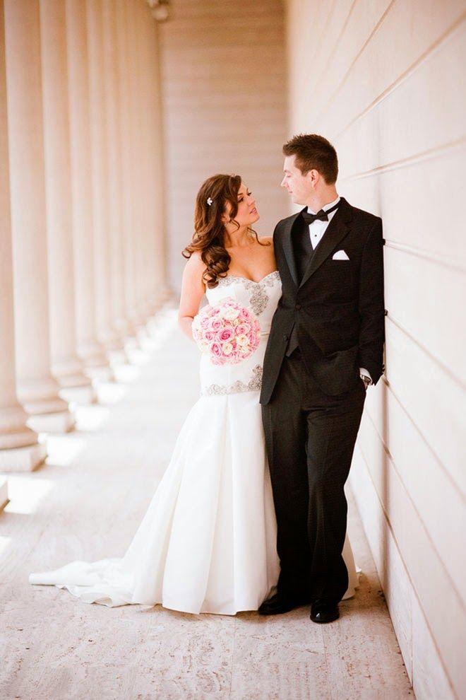 زفاف - العروس مع فساتين زفاف ساس