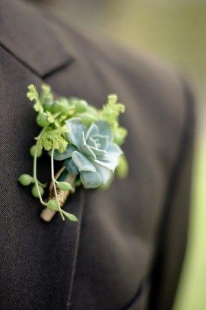 Hochzeit - Saftige Blume im Knopfloch
