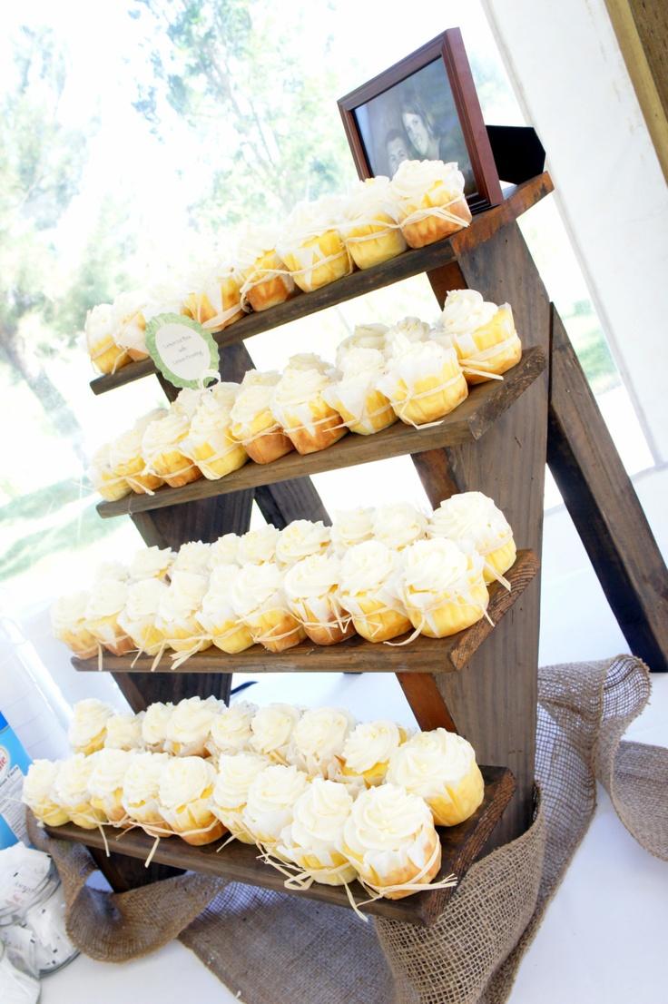 Hochzeit - Rustikale Cupcake Ständer