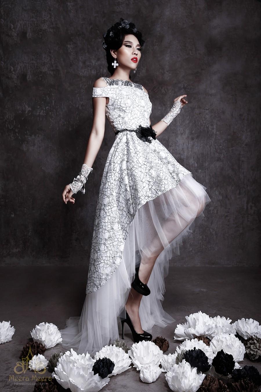 زفاف - Classic mullet wedding dress in black and white floral lace