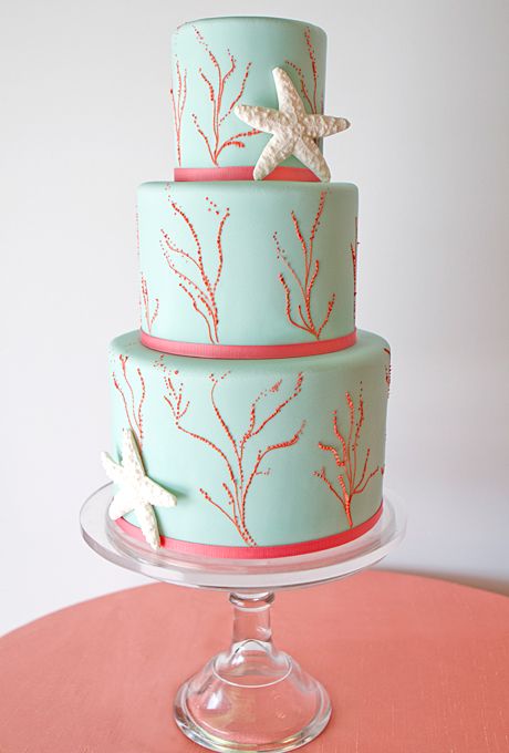 Mariage - Coral Et Gâteau de mariage bleu - Un gâteau de mariage d'Aqua et de corail