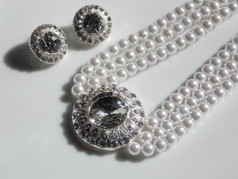 Свадьба - Faux Pearl Bridal Jewelry Set for the Bride on a Budget from LucyAlia's Bridal Closet
