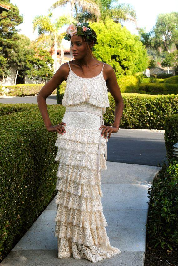 Hochzeit - Vintage inspirierte Tier Layered LACE Maxi-Kleid. Boho Bohemian Wedding Dress. In der Elfenbein erhältlich Weiß Grün gestickter 