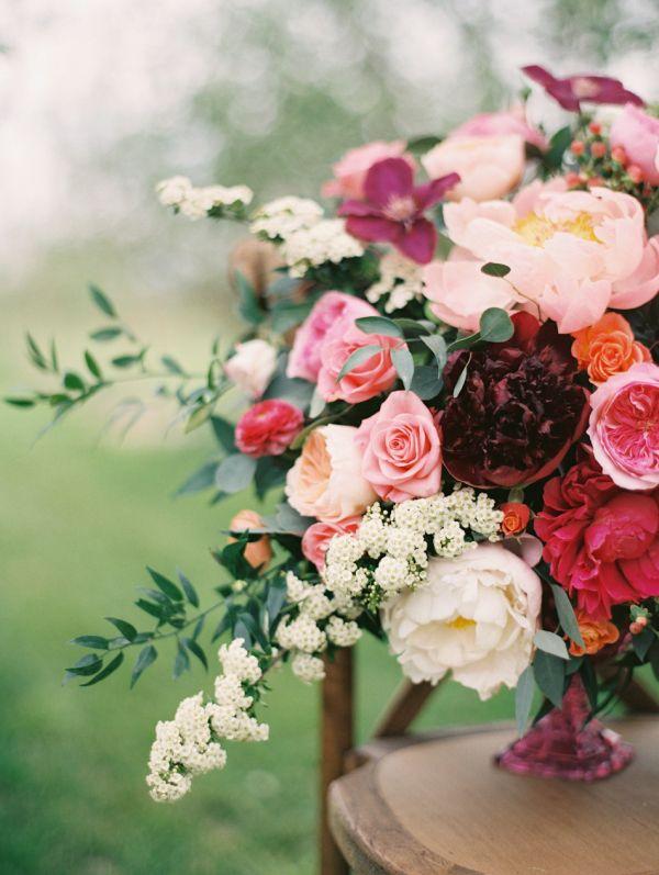 Hochzeit - Crimson And Burgundy Wedding Flowers