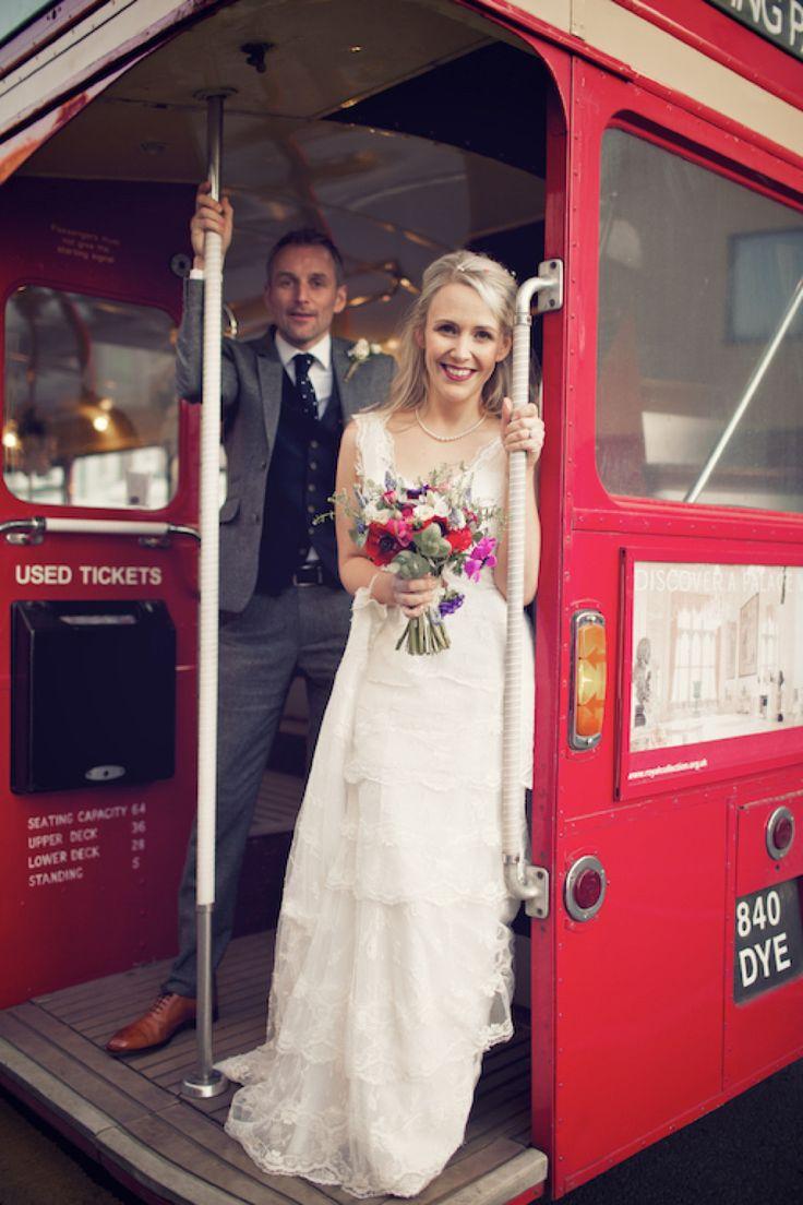 Свадьба - Edwardian-Style Cymbeline Lace And Polkadots For A Relaxed London Pub Wedding