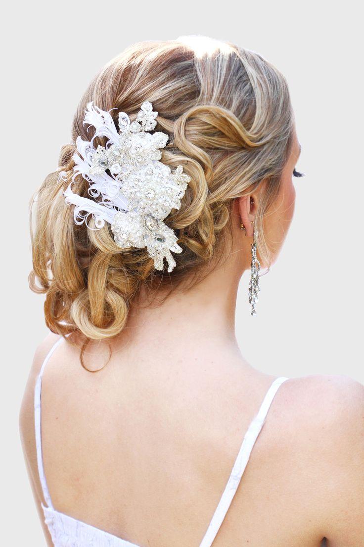 Hochzeit - Hairstyles-White flower bun