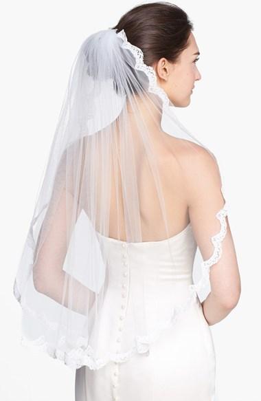 Hochzeit - WEDDING BELLES NEW YORK 'Lola' Lace Border Veil
